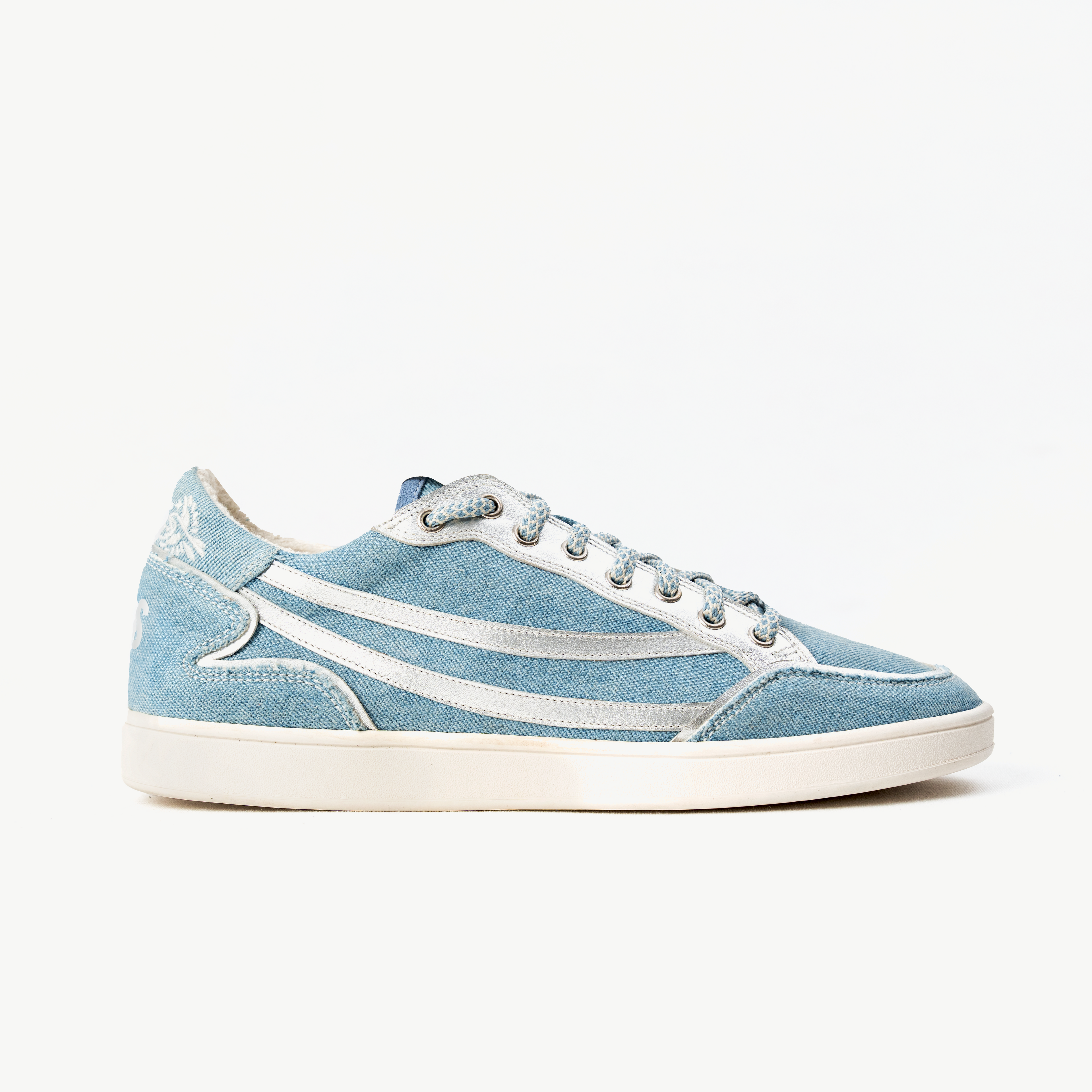 Gully Number 001 - Baaz Baadal Blue